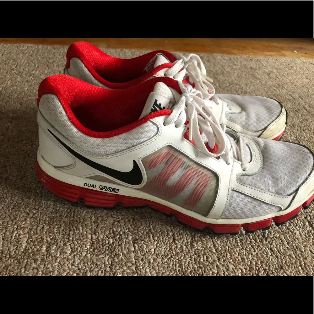 Nike Dual Fusion ST2 sneakers